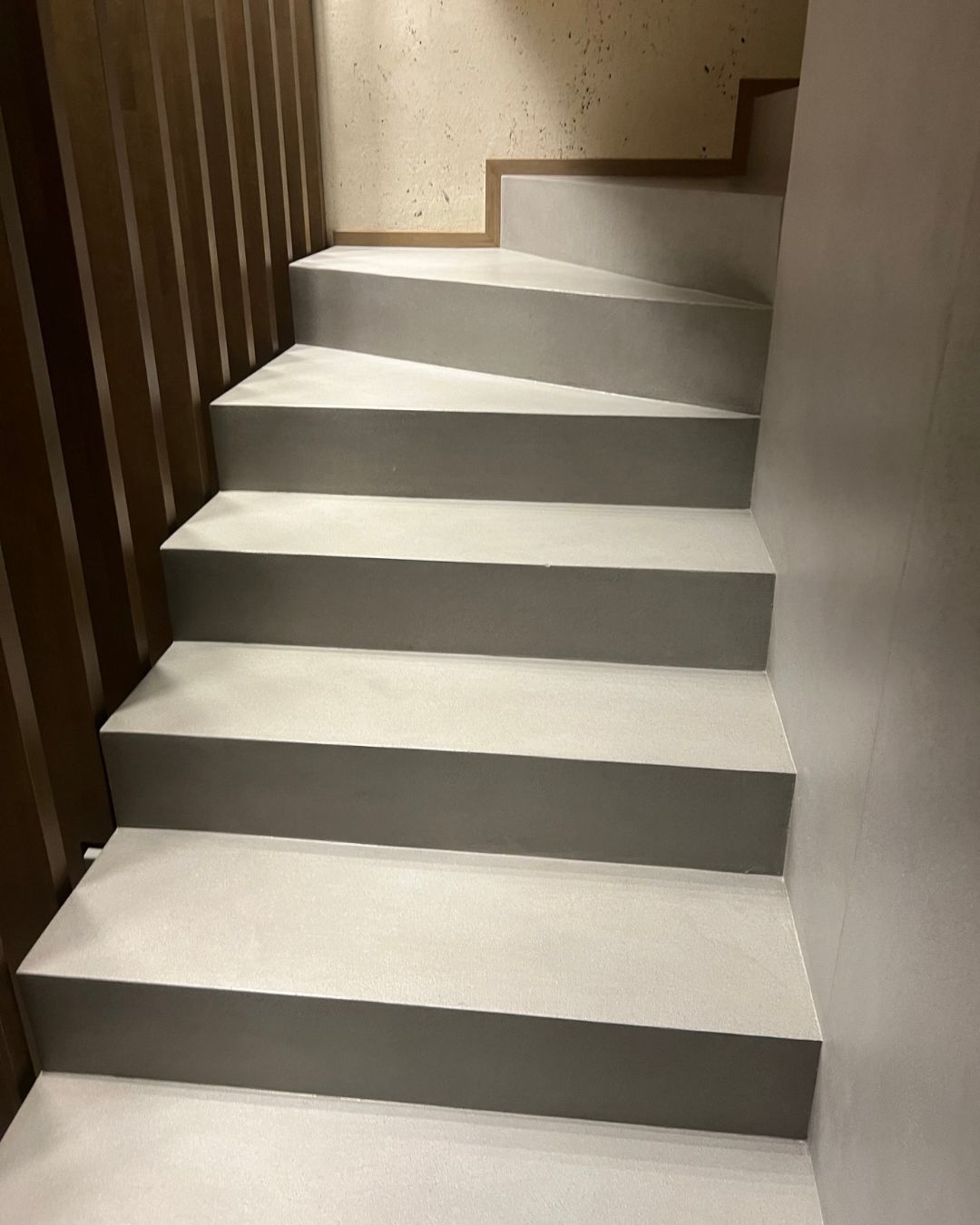 Ступени из микроцемента